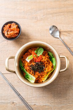 sebze ve kimchi Koreli anlık erişte