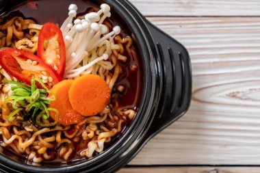 siyah kase Kore anlık erişte