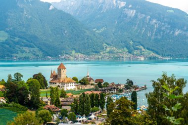 İsviçre 'deki Spiez Kalesi