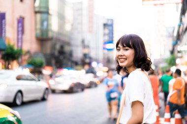 Genç Asyalı kadın Traveler, Bangkok, T China Town Manzaralı