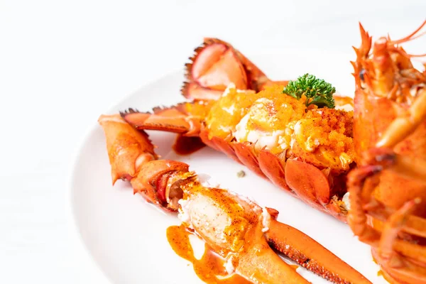 Bife de cauda de lagosta com molho — Fotografia de Stock