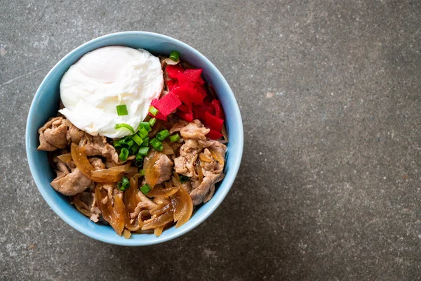 domuz eti pilav kasesi ile yumurta (Donburi) - Japon yemekleri 