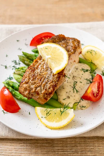 Bife de peixe grelhado — Fotografia de Stock