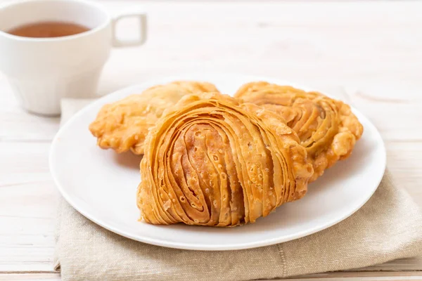 Pâte feuilletée au curry de poulet — Photo