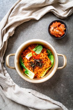 sebze ve kimchi Koreli anlık erişte