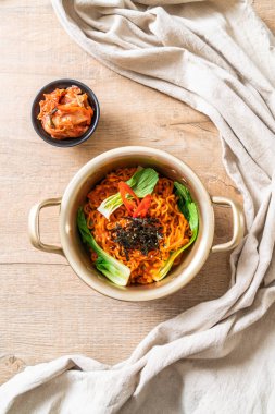 sebze ve kimchi Koreli anlık erişte