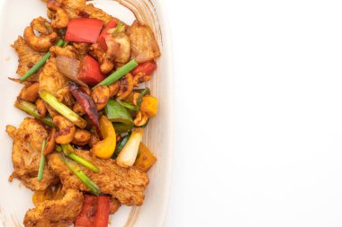 Cevizli kızarmış tavuk. 