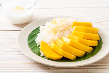 yapışkan pirinç ile mango