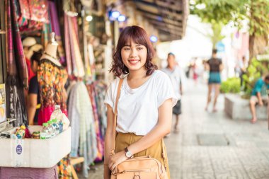 Mutlu Asyalı kadın seyahat Tayland