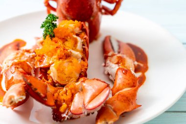 Istakoz kuyruğu biftek sosu ile