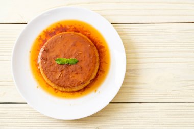 Ev yapımı karamel kremalı puding