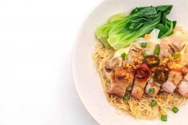 gevrek domuz yağı ve mantı ile yumurta şehriye çorbası