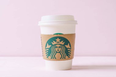 Bangkok, Tayland - 5 Haziran 2018: kahve fincanı Starbucks logosu ile.