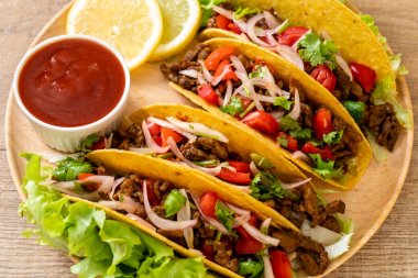 et ve sebze ile tacos 