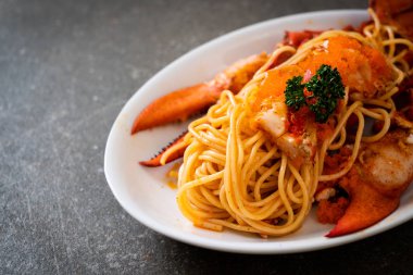 ıstakoz spagetti karides yumurta ile