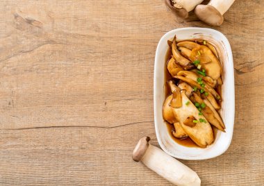 tavada kızartılmış Kral istiridye, istiridye soslu mantar