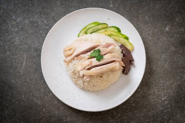 Hainanese tavuklu pilav ya da haşlanmış tavuklu pilav