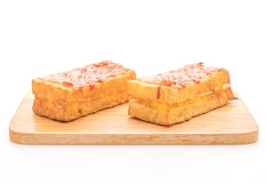 Croque monsieur pastırmalı yumurta soslu sandviç.