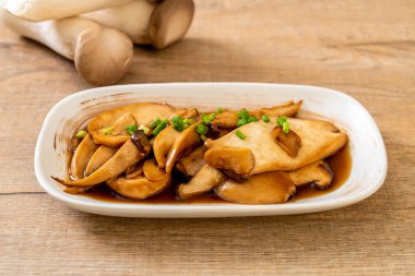 tavada kızartılmış Kral istiridye, istiridye soslu mantar