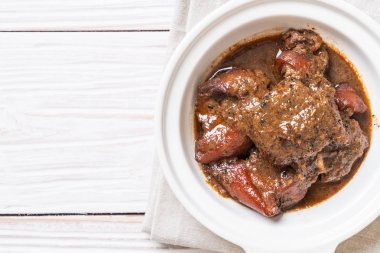 herb ile domuz eti güveç