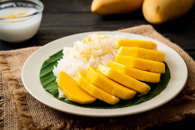 yapışkan pirinç ile mango