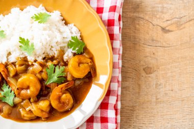 Pirinç Köri soslu karides