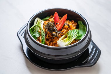 sebze ve kimchi Koreli anlık erişte