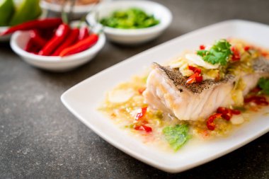 Kireç dressi orfoz balığı fileto Chili Lime Soslu buğulama