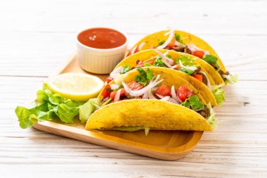 et ve sebze ile tacos 