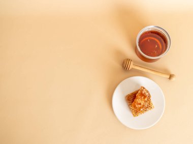 bal ve taze petekler 