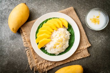 yapışkan pirinç ile mango