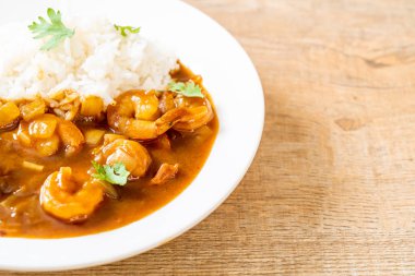 Pirinç Köri soslu karides