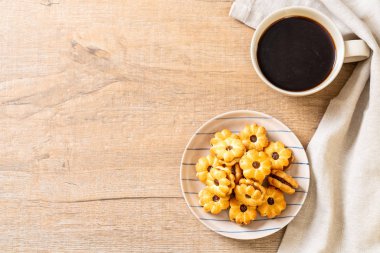 ananas reçeli ile bisküvi