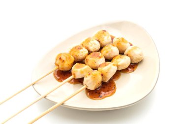  tatlı biber soslu ızgara domuz eti köfte