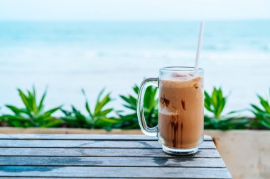 çikolatalı milkshake bardak