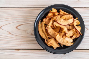 Ev yapımı kurutulmuş organik elma dilimli