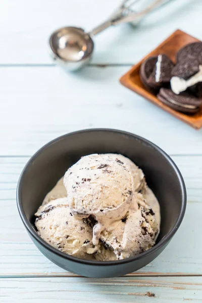 Cookies en cream ice cream bowl — Stockfoto