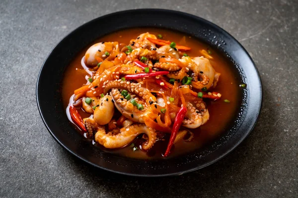 Stir-fried octopus or squid with Korean spicy paste (osam bulgog — Stock Photo, Image