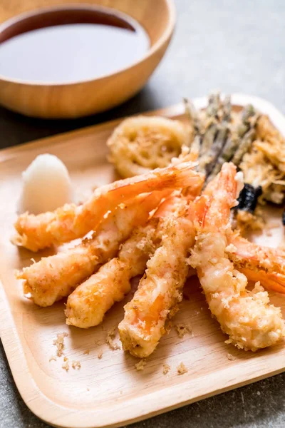 shrimps tempura (battered fried shrimps) with vegetable