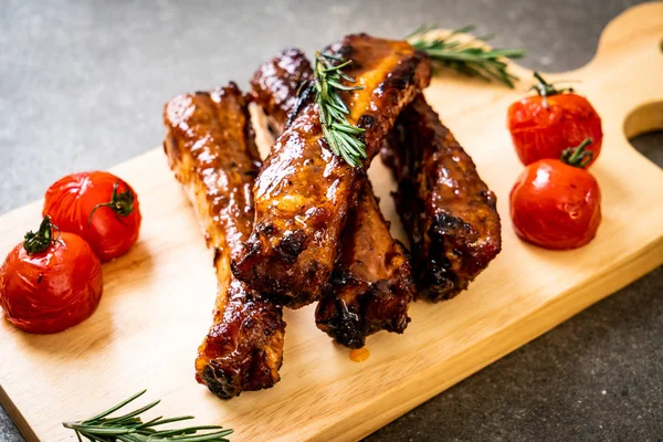 Gegrilde barbecue ribben varkensvlees — Stockfoto