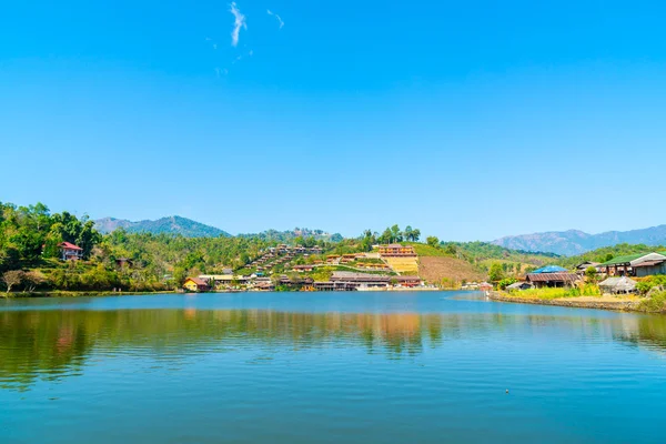 Ban rak thai, eine chinesische Siedlung in mae hong son, thailand. — Stockfoto