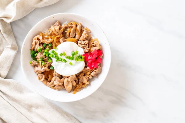 domuz eti pilav kasesi ile yumurta (Donburi) - Japon yemekleri 