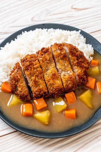 Escalope de porc frit croustillant au curry et riz — Photo