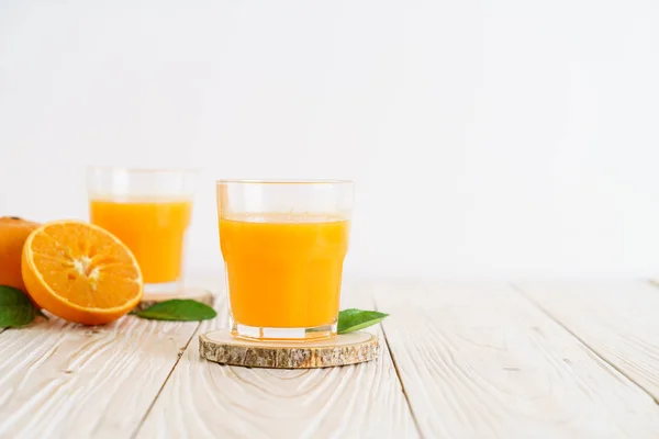 Fresh orange juice on wood background — Stock Photo, Image