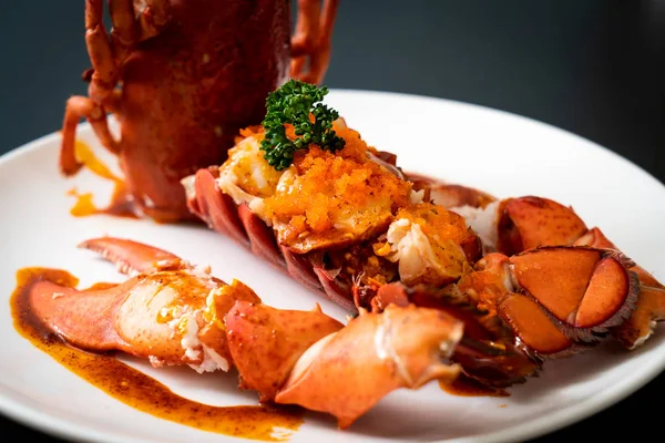 Istakoz kuyruğu biftek sosu ile