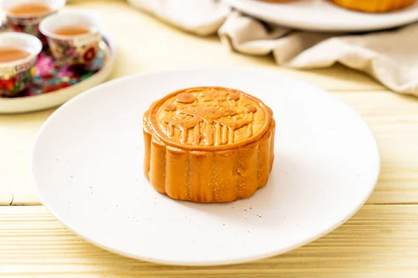 Chinese moon cake for Chinese mid-autumn festival — Stock Photo, Image