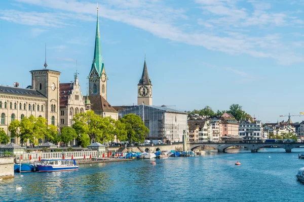 Zurich city center with famous Fraumunster and Grossmunster Chur — Stock Photo, Image