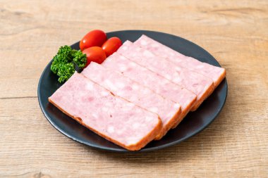 dilimlenmiş domuz pastırması Barbekü