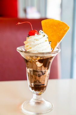 Çikolatalı dondurma dondurma