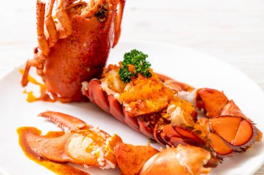 Istakoz kuyruğu biftek sosu ile